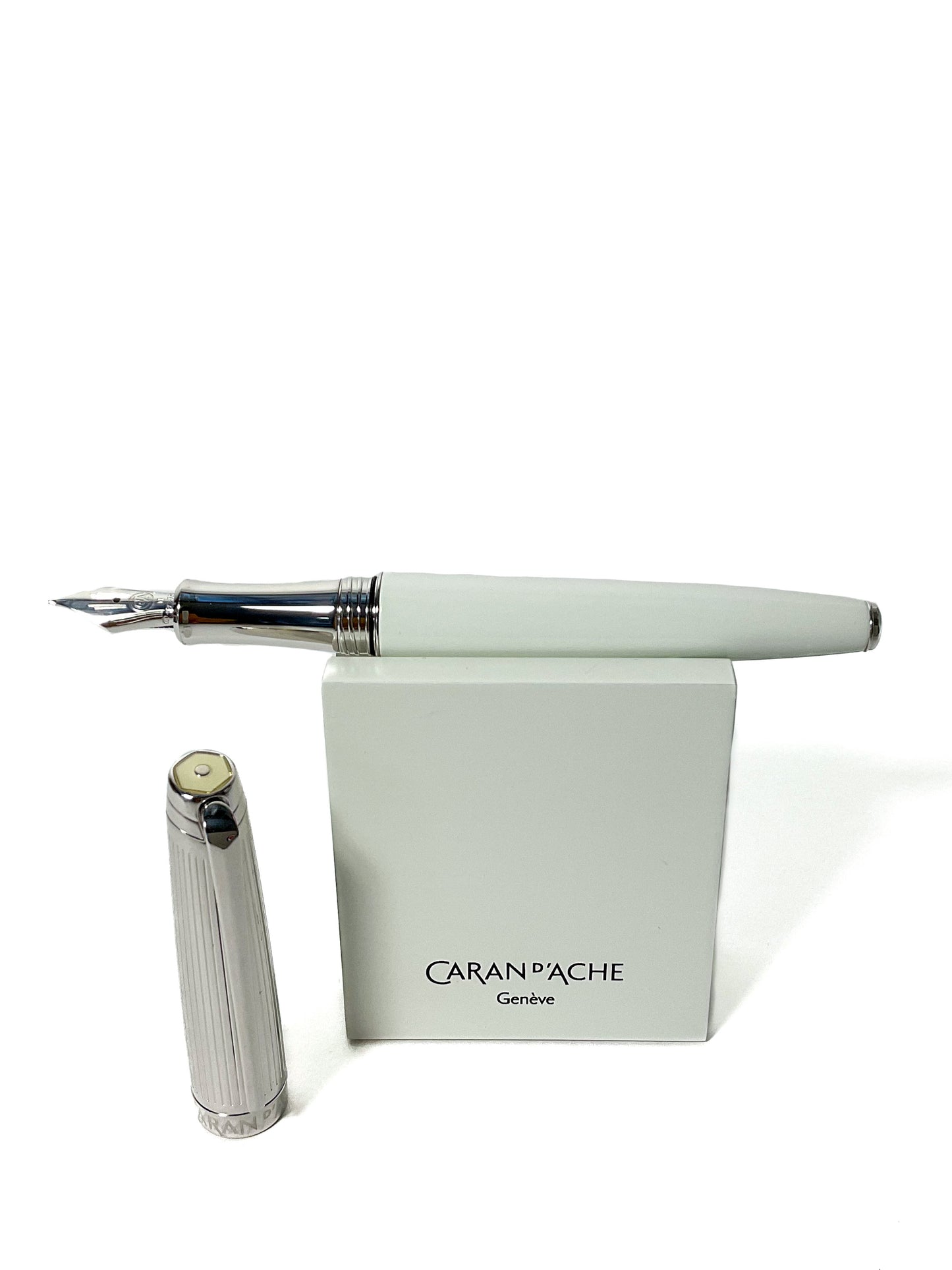 Caran d'Ache Füllfederhalter LÉMAN BICOLOR Weiß - Otto F. K. Koch